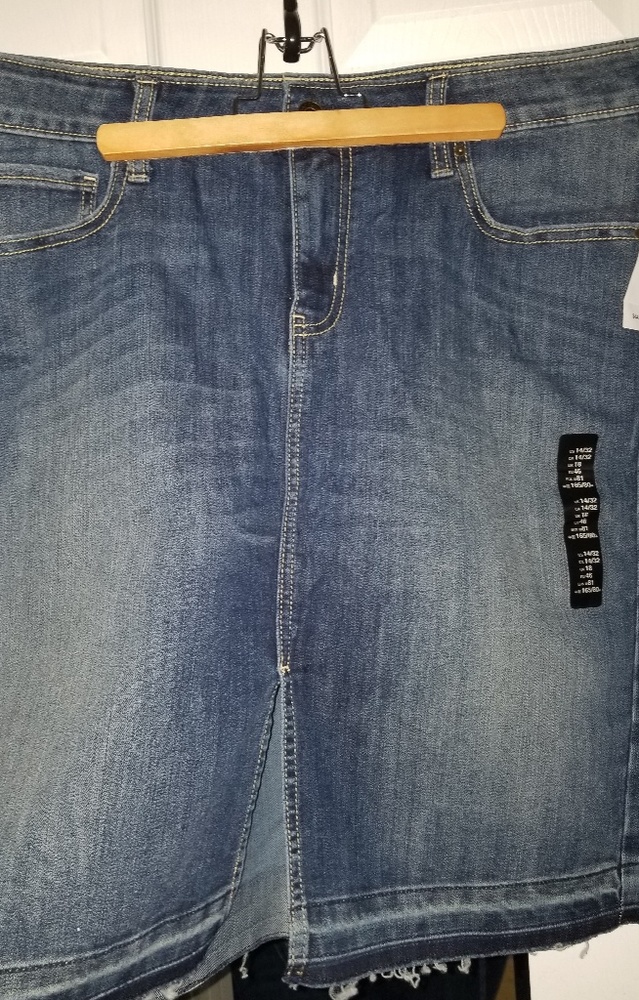 GAP above knee denim skirt